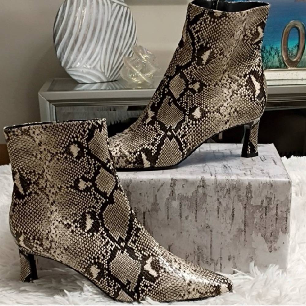 Steve Madden Black and Cream Snakeskin Ankle Boots